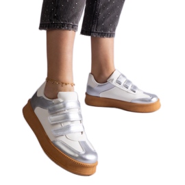 Sølv sneakers fastgjort med velcro