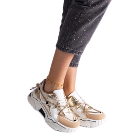 Beige sneakers dekoreret med en zirkonsnor