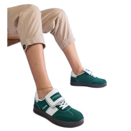 Grønne sneakers på platformen med syning