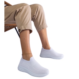 Hvide slip-on sportssneakers