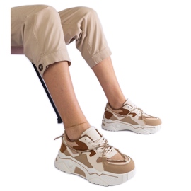 Brune sneakers dekoreret med en zirkonsnor beige