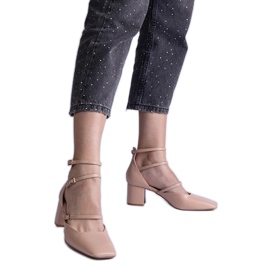 Beige højhælede pumps med spænder