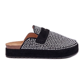 Kvinders flip flops dekoreret med zirkoner på den sorte platform