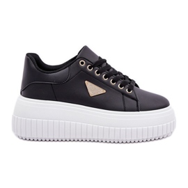 Stilfulde sneakers på en massiv sort og hvid platform