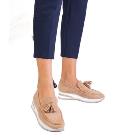 Beige kvinders loafers på platformen med frynser