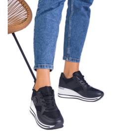 Sorte kvinders sneakers dekoreret med en metallisk indsats