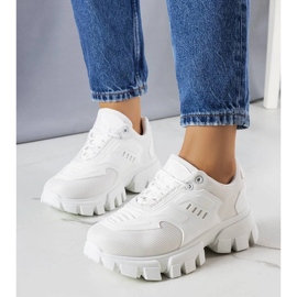 D/GMR Hvide sneakers på en massiv Inez-sål