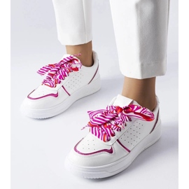 D/GMR Hvide sneakers bundet med Pryor-bånd