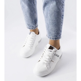 D/GMR Hvide sneakers dekoreret med Xarles rhinestones