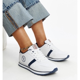 Hvide og marineblå damesneakers fra Cross Jeans