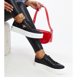 Sorte læder sneakers på den tykke sål af mikka