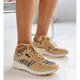 Beige sneakers i den afifah rutede