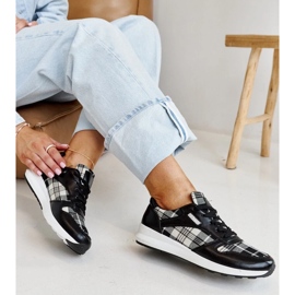 Sorte rutede sneakers
