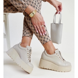 Karino beige kile-sneakers i læder