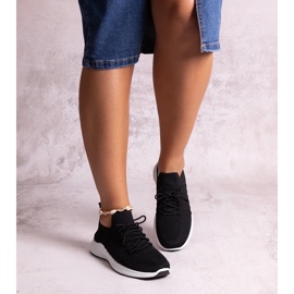 D/CEO Sorte Muaza sportssneakers