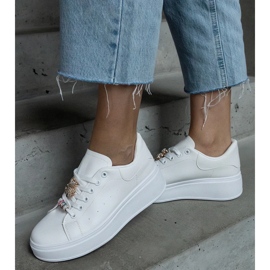 D/CEO Hvide platformssneakers dekoreret med en Mavien-bamse