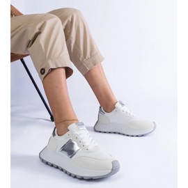 D/CEO Hvide sneakers på Cremor -platformen