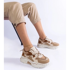 D/CEO Brune sneakers dekoreret med Valdez's zirkonstreng