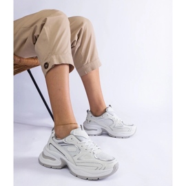 D/CEO Hvide sneakers med en massiv Adom-sål