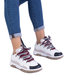 Hvide kvinders sneakers med dekorativ snøring
