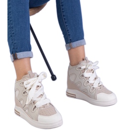 Beige kvindes sneakers med tykke snørebånd