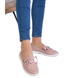Pink Loafers dekoreret med en bue og en gylden bamse lyserød