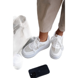 Kvinders sneakers med et hvidt mønster