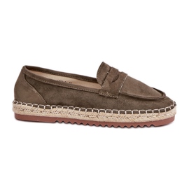 Kvinders espadriller med en jutefletning på en flad sål mørkegrøn