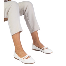 Hvide kvinders ballerinas med en Matt Eco -Leather