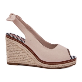Beige kile sandaler med fletninger