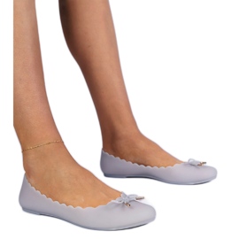 Grå ballerinas meliski med en bue