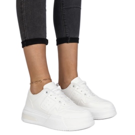 Hvide damesneakers med tyk sål