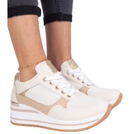 Beige sneakers dekoreret med glitter og en metalindsættelse