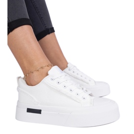 Hvide kvindemateriale sneakers på platformen