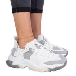 Kvinders hvide sneakers med en socking øvre