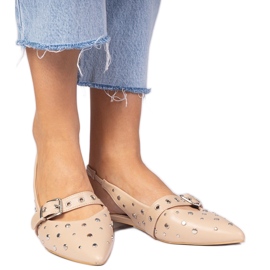 Beige, fladhælede kvinders pumper med en åben hæl og rhinestones