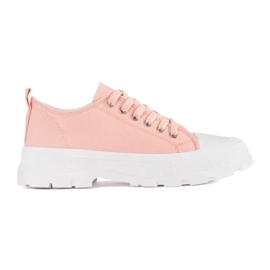 Klassiske sneakers på den lyserøde platform