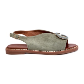 Flade sandaler med et grønt ornament