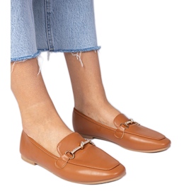 Brun elegante loafers med en gylden dekoration og zirkoner