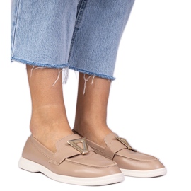 Mørke beige kvinders loafers med en elegant dekoration