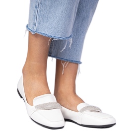 Hvide kvinders loafers med zirkoner