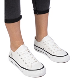 Hvide klassiske kvinders sneakers