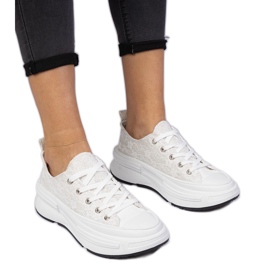 Hvide kvinders snøresneakers