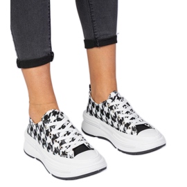 Hvide og hvide kvinders materiale sneakers