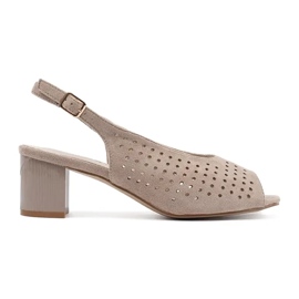 Goodin Beige Openwork Sandaler på en lav stolpe