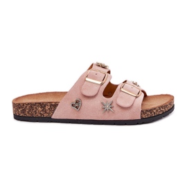 Kvinders flip flops på en kork sål med klemmer og stifter af lyserosa lyserød