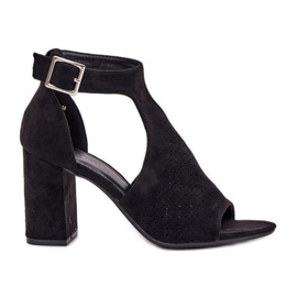 Sandaler med et åbent mønster på Eco Black Suede Post sort