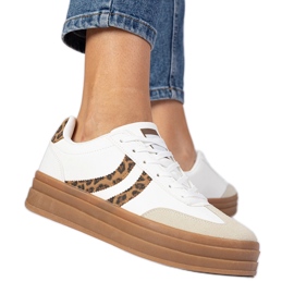 Hvide sneakers kvinders sneakers med et leopard tilbehør