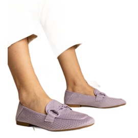 Violet kvinders åbne loafers med et ornament