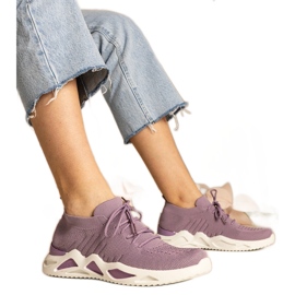 Violet kvindes sneakers med en soking øvre